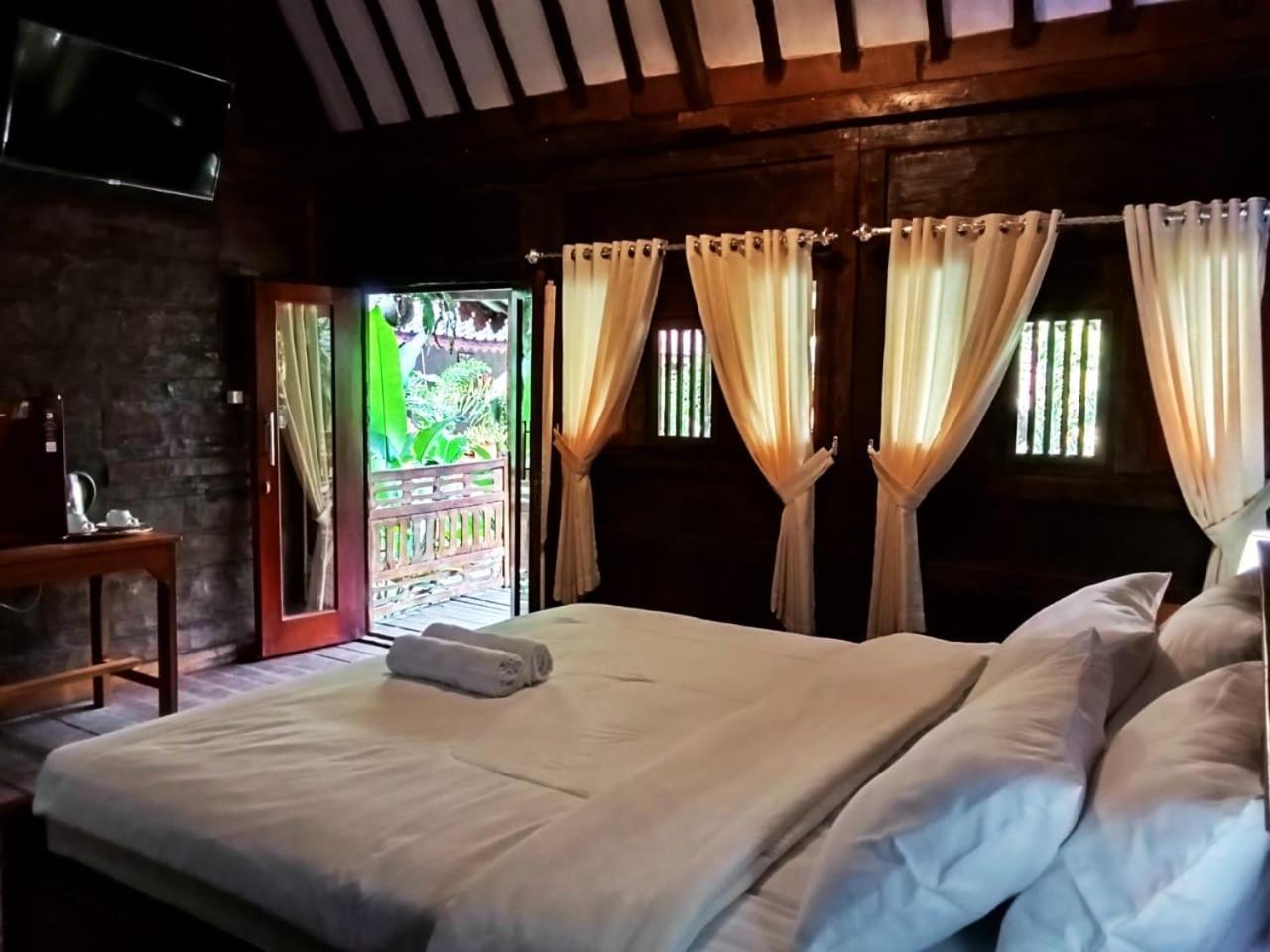 Tahlia'S Villa Sorongjukung Exteriér fotografie